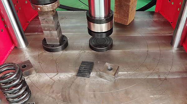 電液伺服動靜疲勞試驗機